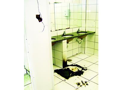 Vandalismo em banheiro do Terminal Urbano