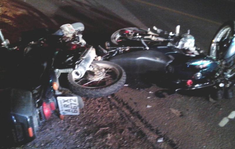 Colisão entre motos deixa dois feridos no Bugre