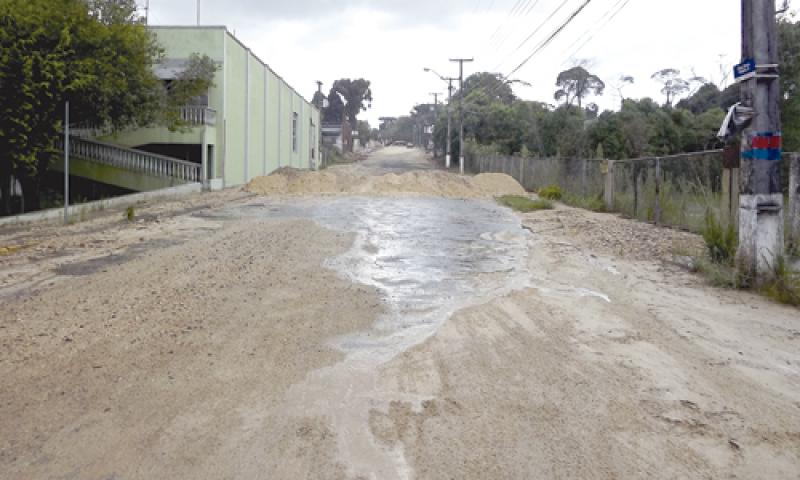 Obras de pavimentação em ritmo lento irritam moradores de Campo Largo