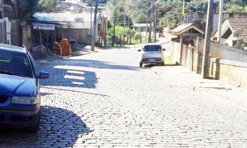 Moradores da rua Alcebíades Guimarães pedem redutor de velocidade