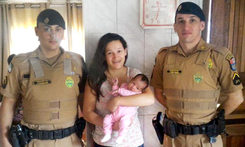 Soldados do Ferraria salvam a vida de bebê afogado com leite