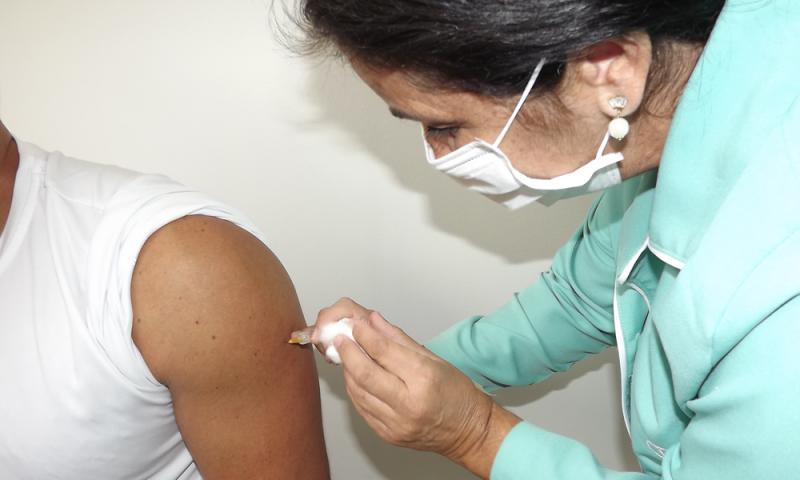 Vacina da gripe de 2017 tem nova cepa do vírus H1N1. Entenda mudança