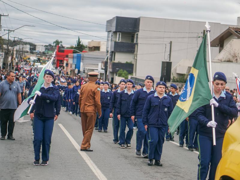 Campo Largo celebra Independência com desfile cívico e anúncio de R$ 200 milhões em investimentos em 2026