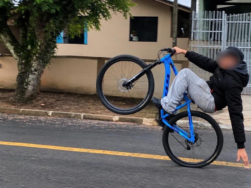 Bicicleta é furtada em frente a estabelecimento no Centro de Campo Largo