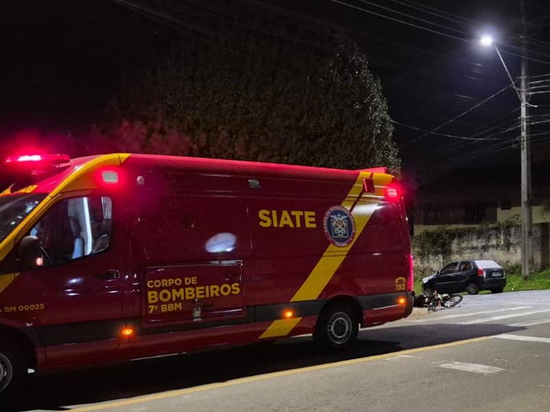 Motociclista fica ferido em colisão no bairro Santa Terezinha, em Campo Largo