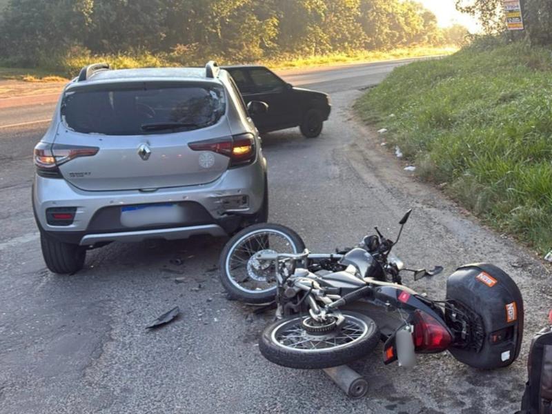 Colisão traseira deixa motociclista ferido no final da rodovia Aníbal Khury em Balsa Nova 