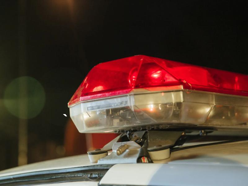 Colisão entre carro e motocicleta deixa jovem ferido no Centro de Campo Largo
