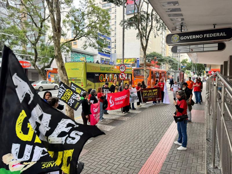 Greve dos TAEs do IFPR completa quatro meses e categoria cobra cumprimento de acordo firmado com o Governo Federal