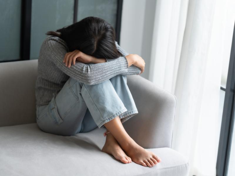 Tristeza frequente e autolesão atingem cerca de 30% dos adolescentes e especialista orienta atenção aos sinais