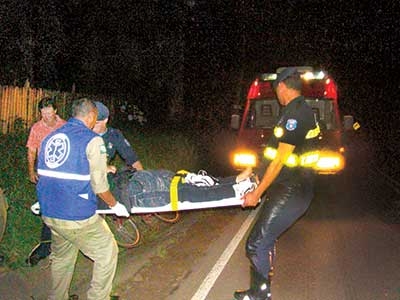 Veículo atropela ciclista e foge