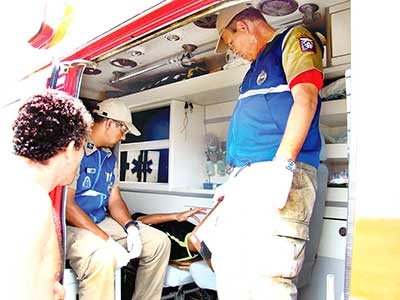 Motoqueiro atropela ciclista e foge 