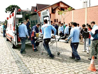 Motoqueiro ferido em acidente na Cezar Torres