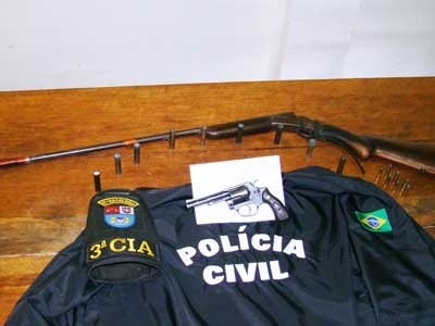 Com Mandado de Prisão policiais encontram armas no Jardim Meliane