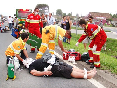 Motoqueiro fica ferido em grave acidente 