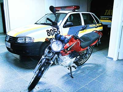 Menor flagrado pilotando moto 