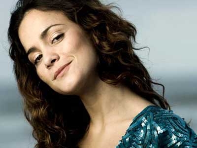 Novo Predador terá Alice Braga 