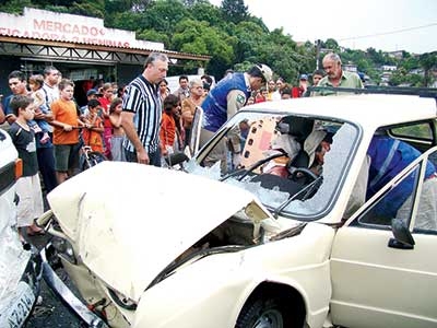 Três feridos em grave acidente 