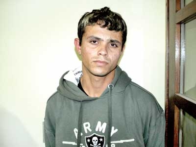 Policiais apreendem motocicleta furtada 