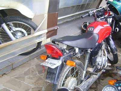 Moto suspeita de ser usada por atiradores