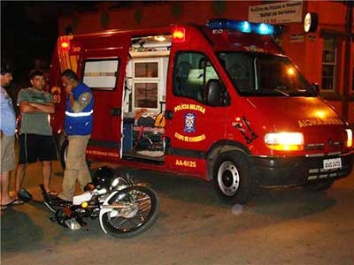 Polo ?atropela? moto