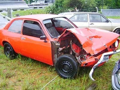 Chevette bate em traseira de Pálio 