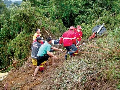Caminhão capota