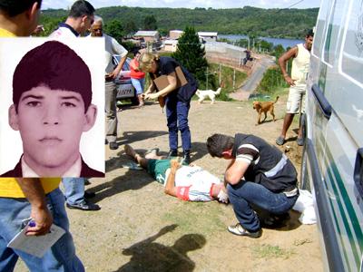 Homem morto a tiros no meio da rua