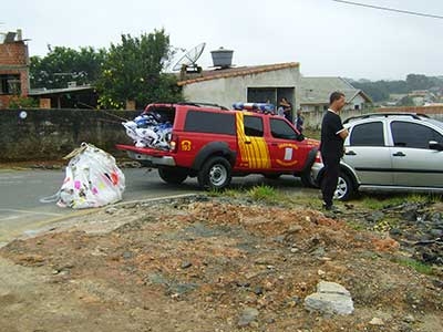Balão cai em distribuidora de gás