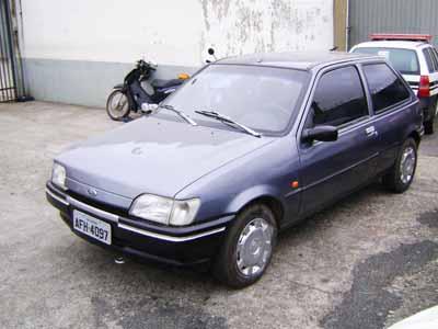 Carro com alerta de roubo é recuperado