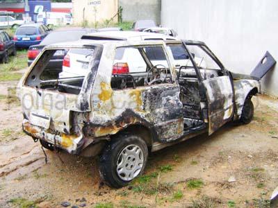 Veículo incendiado