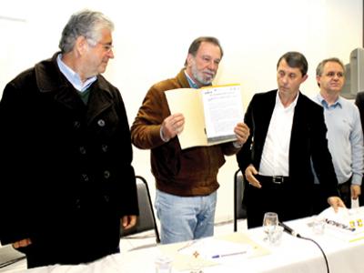 Osmar Dias e Requião visitam Campo Largo 