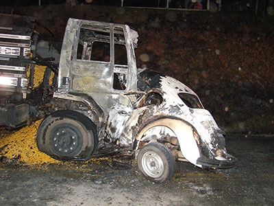 Motorista de fusca morre carbonizado