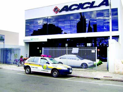 Quadrilha assalta o Banco Sicoob