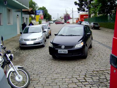 Acidente envolvendo três veículos