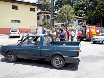 Colisão deixa motoqueiro ferido