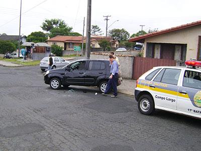 Colisão resulta em danos materiais 