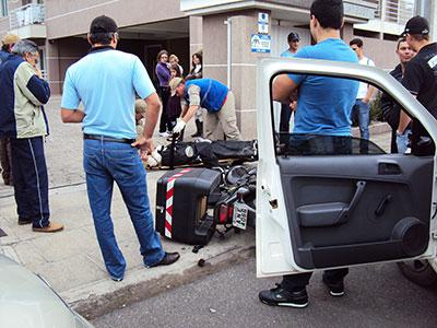 Acidente entre Gol e Moto no Centro