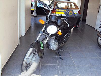 PM apreende moto com placa clonada