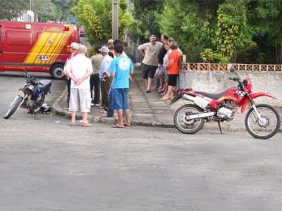 Colisão entre motos