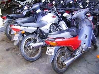 Motocicletas conduzidas por adolescentes 