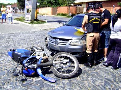 Colisão entre Gol e moto na Batista Valões