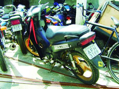 Curioso é flagrado com moto adulterada