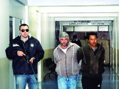 Polícia prende suspeitos  de roubo