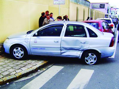 Acidente entre quatro veículos na Centenário