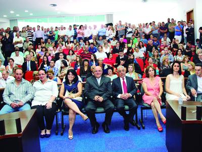 Affonso Guimarães assume Prefeitura