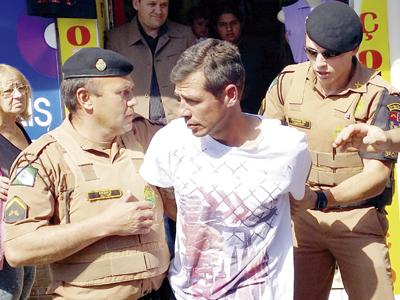 Suspeito de tentar assalto é pego por populares