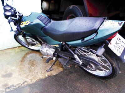 Motocicleta furtada no centro foi recuperada