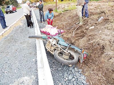 Motociclista ferido em queda de moto na Estrada de Bateias