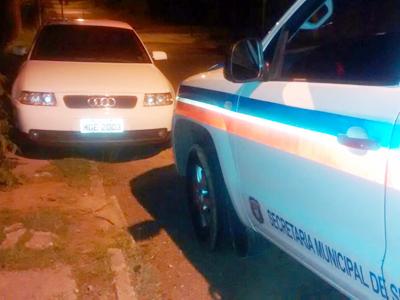 Veículo tomado de assalto encontrado abandonado