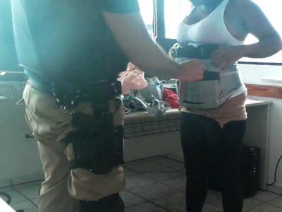 Mulher presa pela PRF com drogas na barriga
